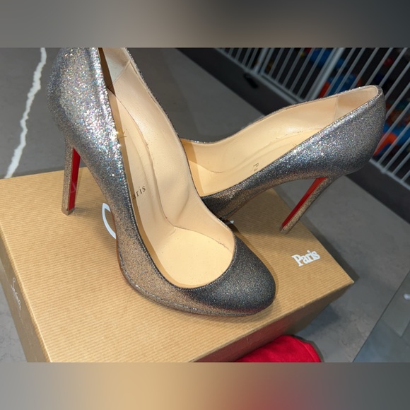 Silver Glitter christian louboutin heels in good condition - Picture 3 of 9